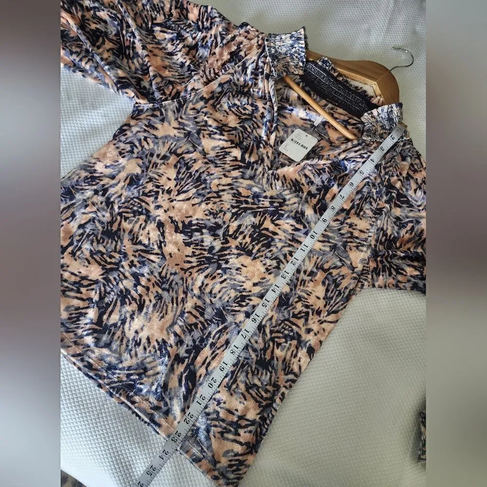 Free people go get'Em crushed velvet balloon sleeve blouse